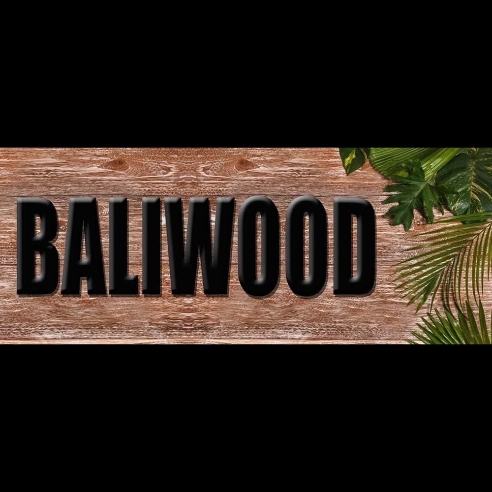 Meet your Posher, Rowela